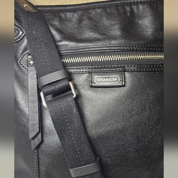 Nice COACH  F23948 Shoulder Or Crossbody Shiny Leather Bag with large hang tag. - Picture 2 of 16